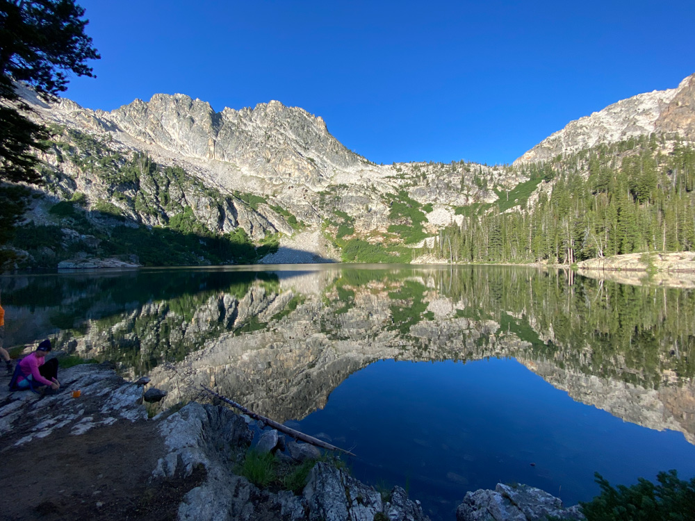 Alpine and Sawtooth Lake Hiking and Backpacking: Crystal Clear Morning at Alpine Lake