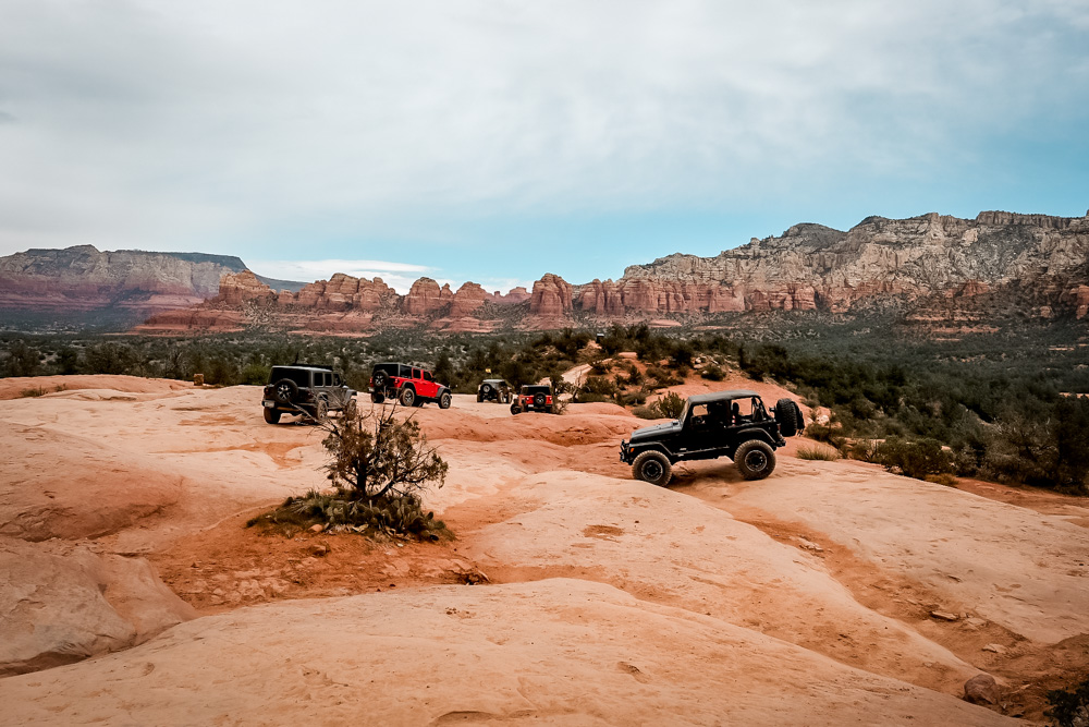 3 Day Sedona Itinerary: Jeeps on their way to Chicken Point on the Broken Arrow Trail