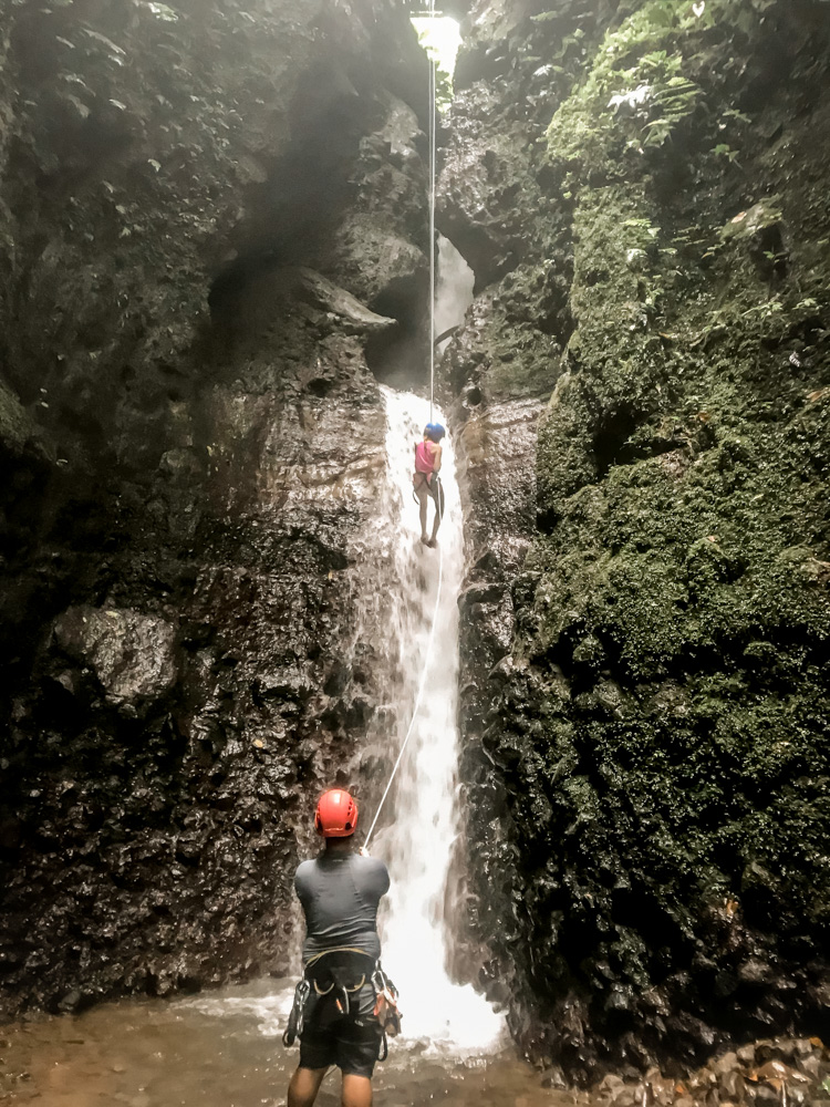 1 Week in Costa Rica: waterfall rappeling