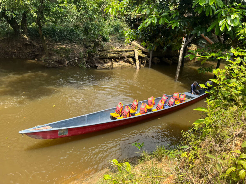Ecuador Amazon Tour: Getting Ready to board our boat into the Amazon