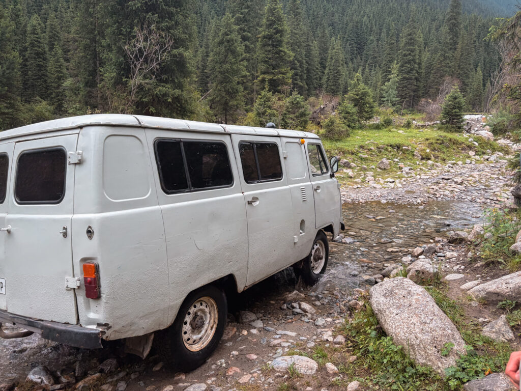 A vehicle heading up to the Second Bridge on the Ala Kol Trek